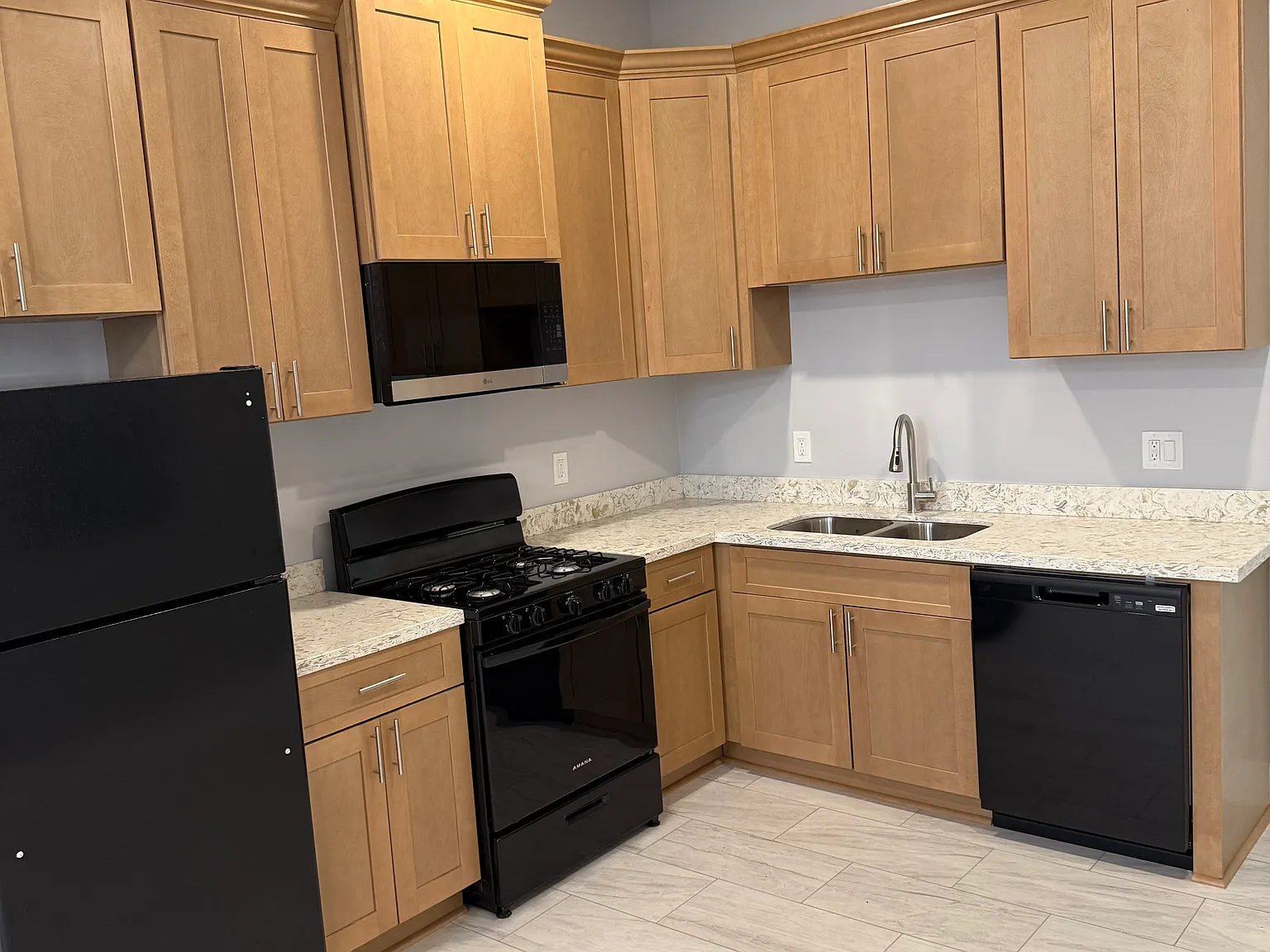 2 bed, 800 sqft, $1,795 — Photo 3