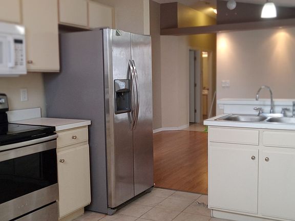 4th image of 4106 Hampshire Village Ct