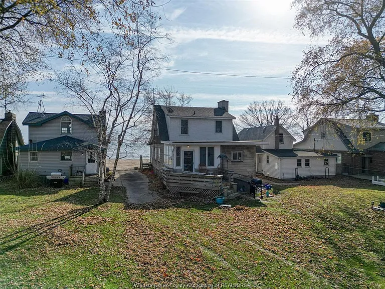 1049 Heritage Rd — Photo 43