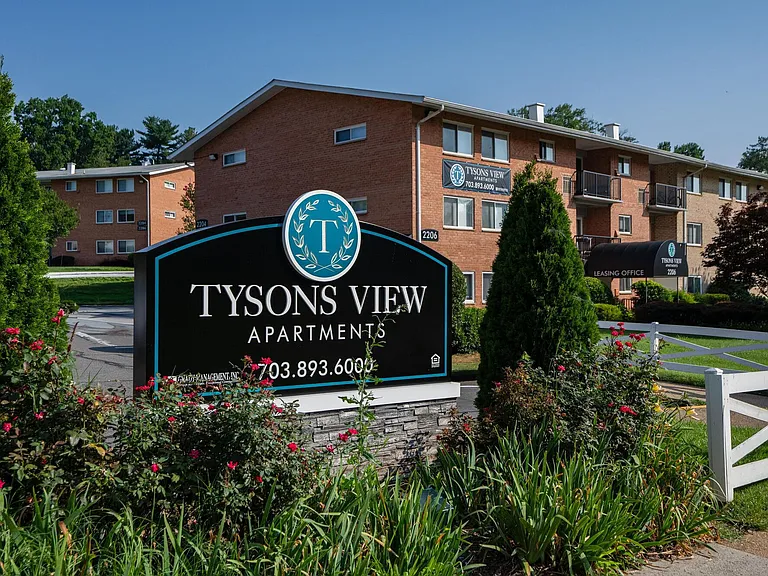 Tysons View — Photo 3