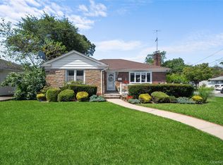 1082 N Grove St, Valley Stream, NY 11580