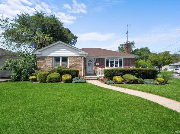 1082 N Grove Street, Valley Stream, NY 11580