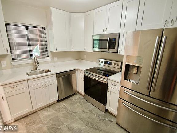 3rd image of 2809 Lee Oaks Ct APT 302