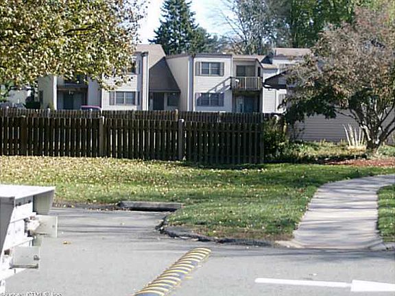 5th image of 403 Twin Circle Dr