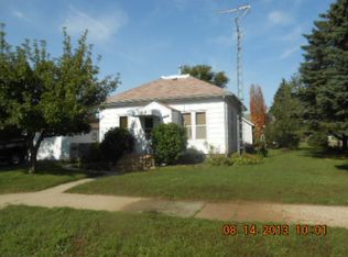 1548 2nd Ave N, Windom, MN 56101