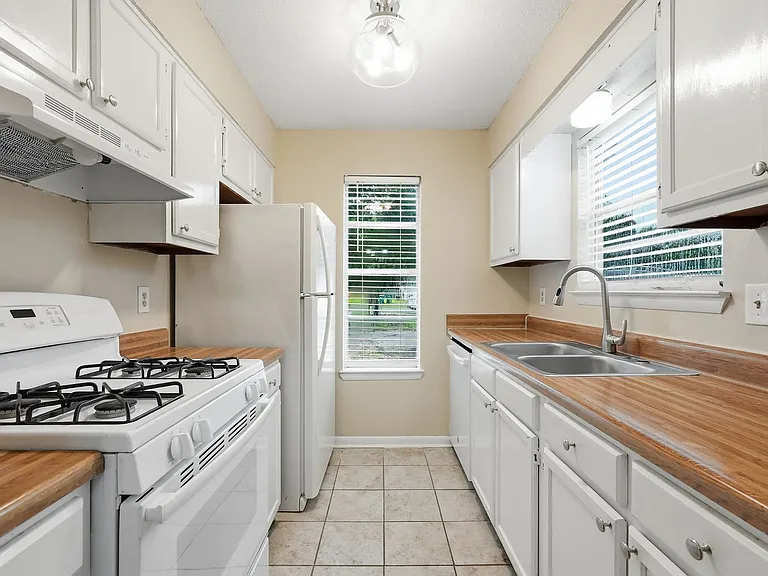 310A Redwood Ave — Photo 7