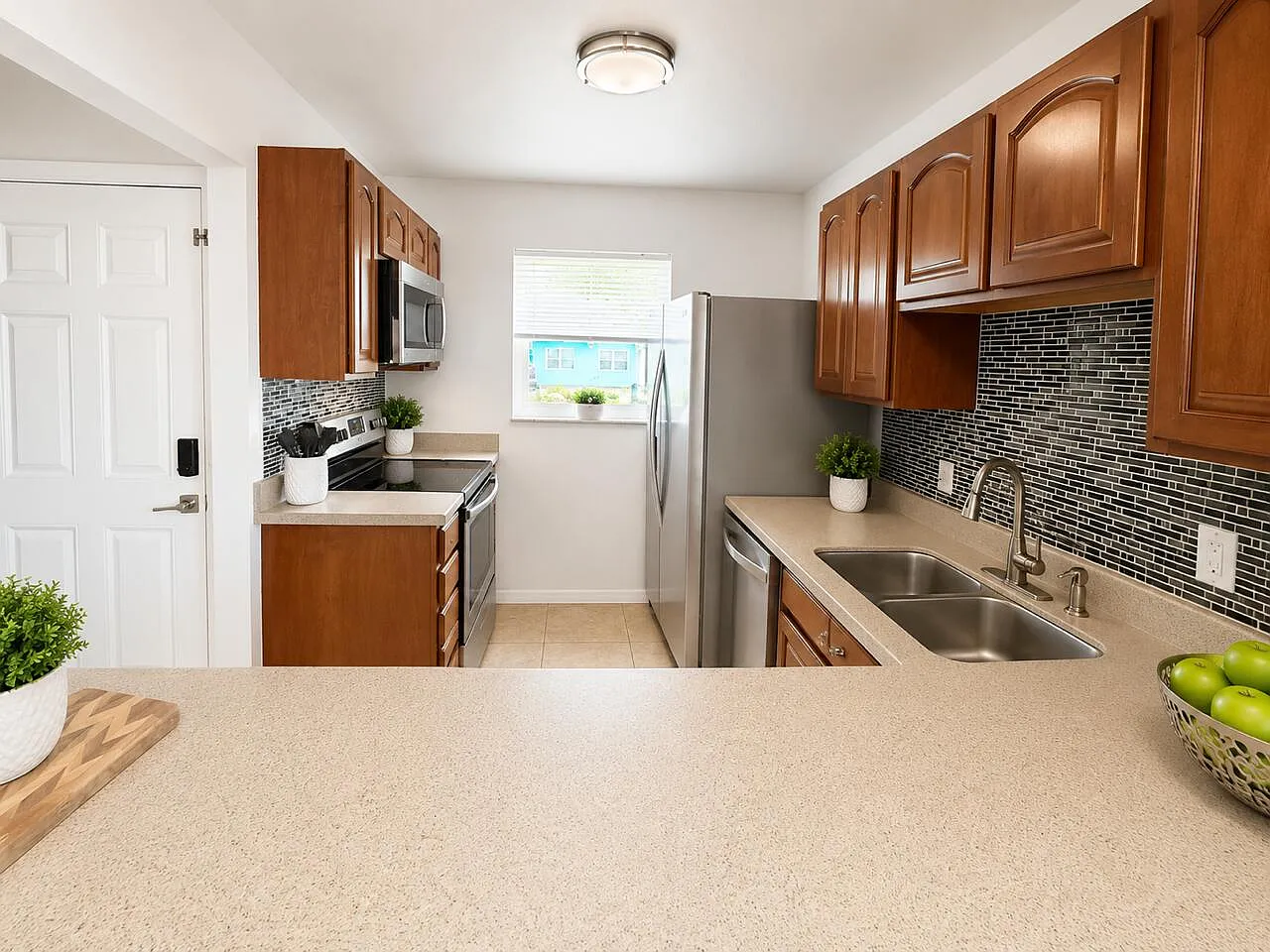 2 bed, 1.5 bath, 992 sqft, $2,300 — Photo 3
