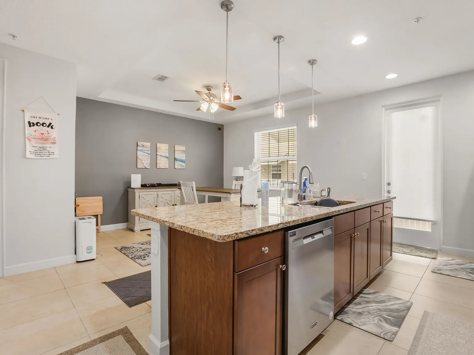 3 bed, 3.5 bath, 1990 sqft, $3,000 — Photo 3