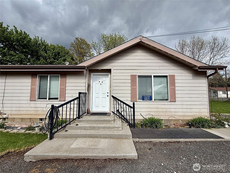 3rd image of 411 E Pearson Street