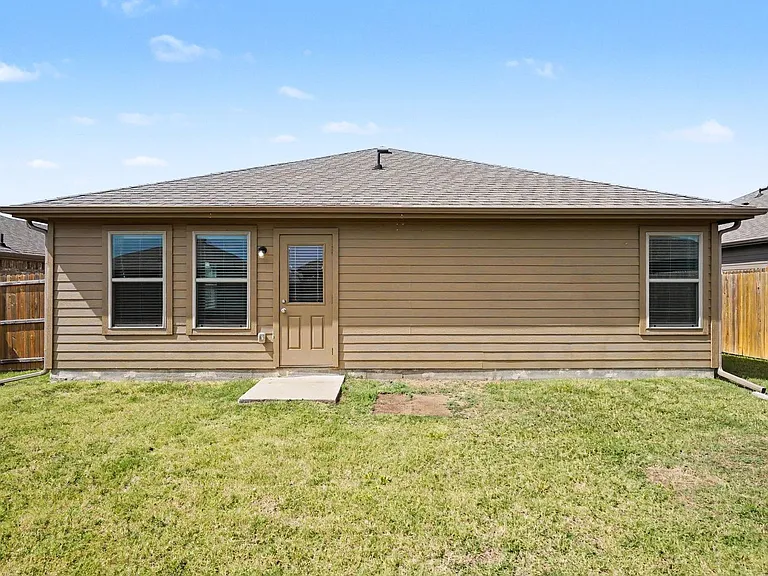 1425 Waverley Dr — Photo 25