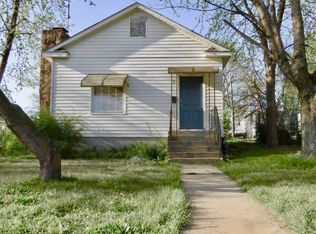 1207 Oak St, Carthage, MO 64836