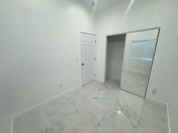 1020 E 79th St, Los Angeles, CA
