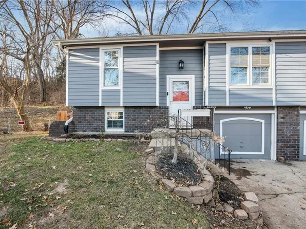 5822 NW Walnut Ct, Parkville, MO 64152