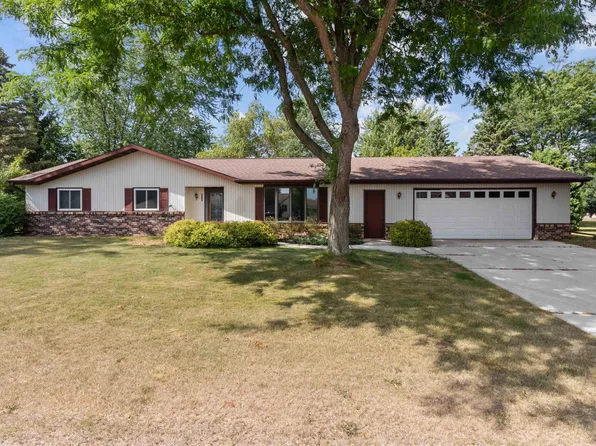412 Westbrook Dr, Chilton, WI 53014