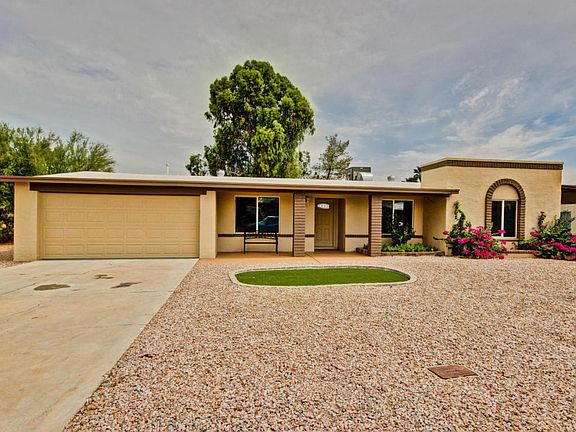 5th image of 3902 E Paradise Dr