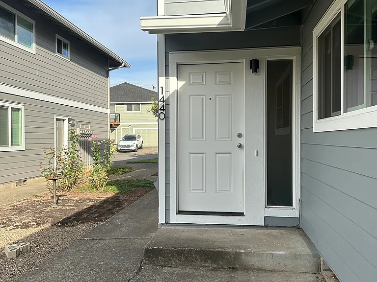 1440 NE Paropa Ct — Photo 1