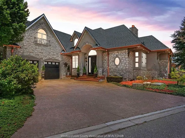 490 Shoreview Cir, Windsor, ON N8P 1M7