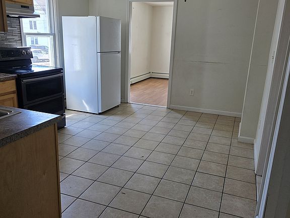 3rd image of 123 Golden Street