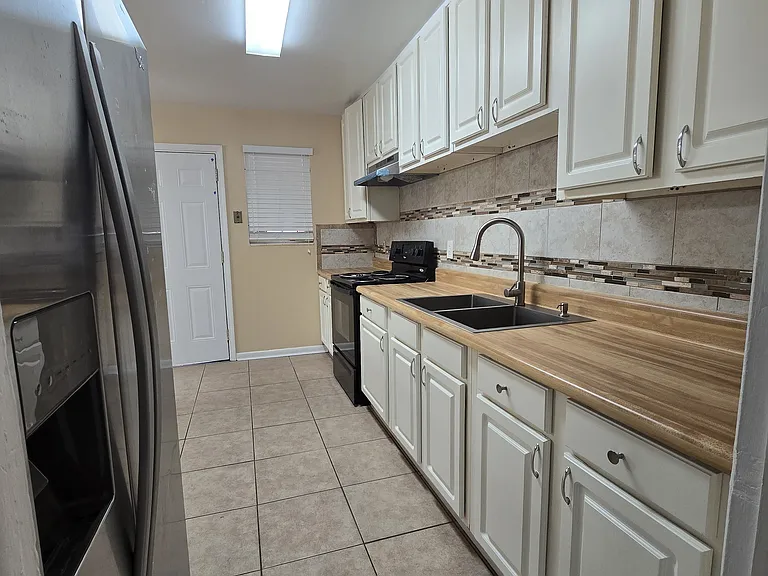 5010 Fredericksburg Ave — Photo 12