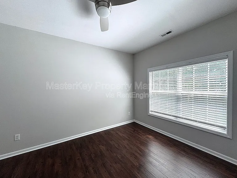204 Straywhite Ave — Photo 5