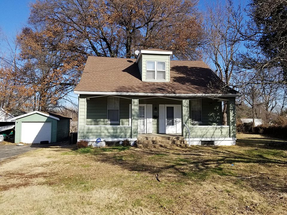 1st image of 1921 McLaran Ave