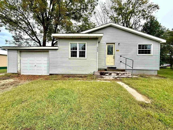 203 S Maple Ave, Medaryville, IN 47957