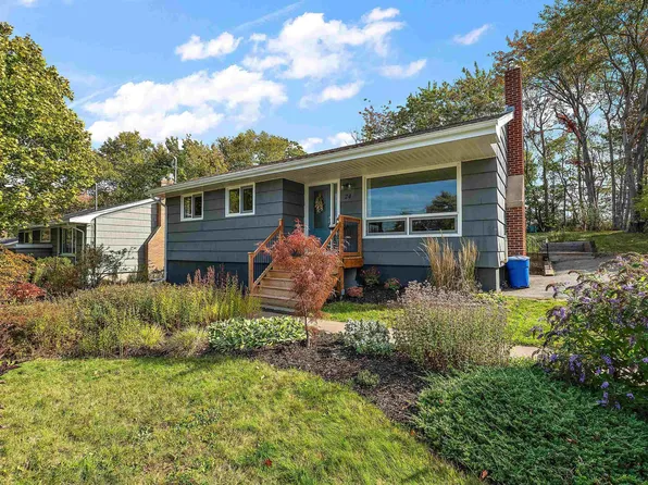 24 Canary Cres, Halifax, NS B3M 1R1