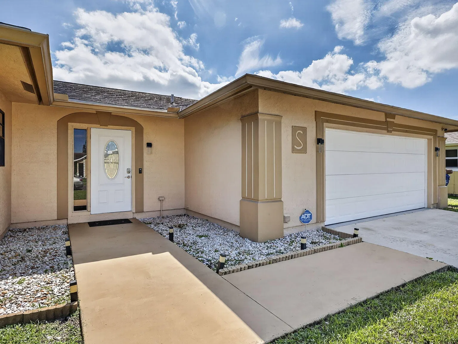 4 bed, 2.0 bath, 1748 sqft, $3,400 — Photo 3
