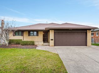 37539 Rosebush St, Sterling Heights, MI 48310