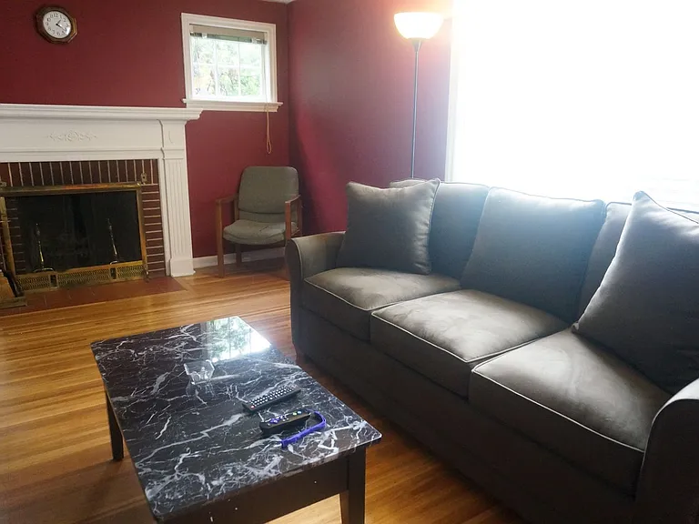 187 Edgemont Rd #R2 — Photo 2