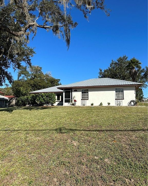 1st image of 2810 Lakeview Dr