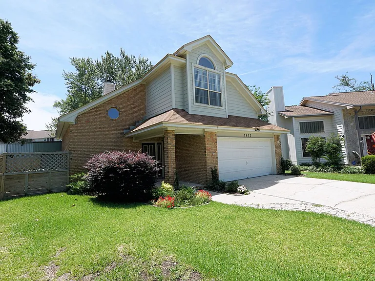 1613 Mariah Way E — Photo 1