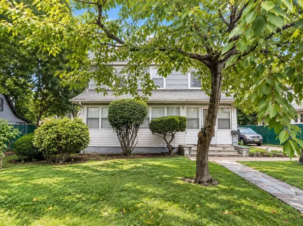 14121 33rd Ave, Flushing, NY 11354