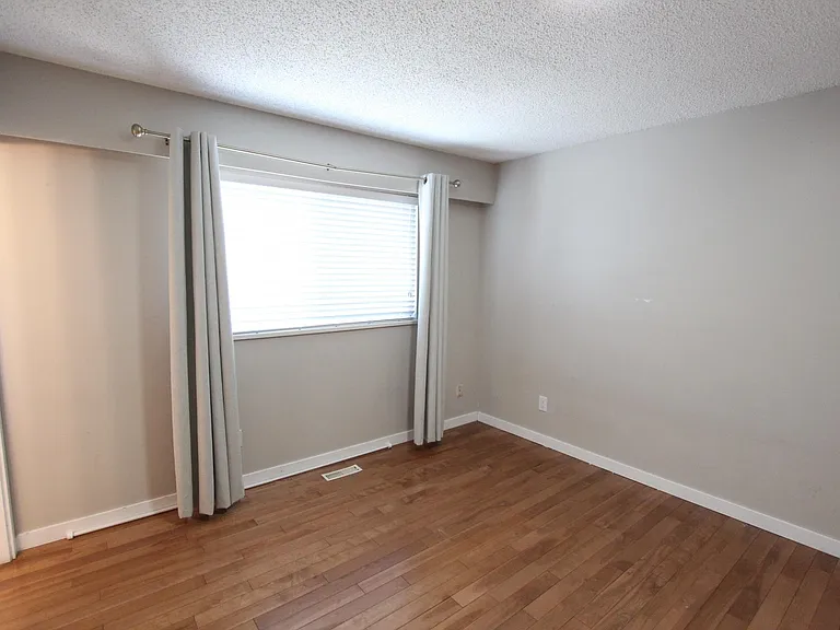 2160 Laurier Ave — Photo 16