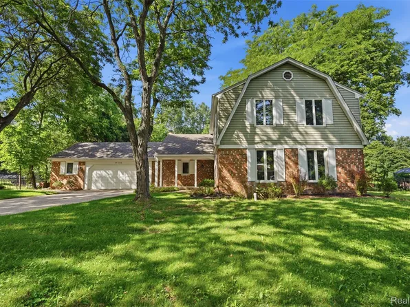 470 Morgan Cir, Northville, MI 48167