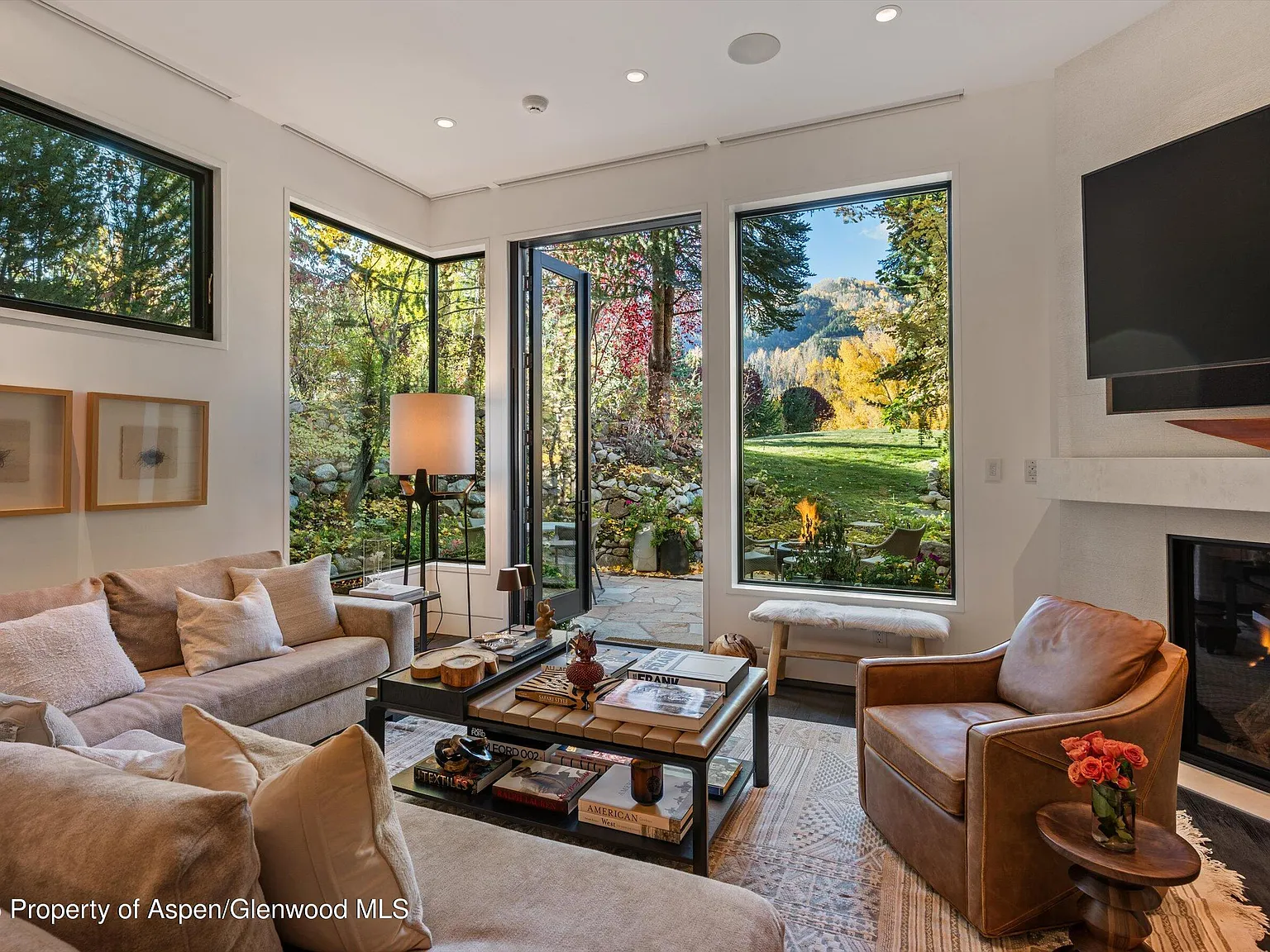 3 bed, 3.0 bath, 1917 sqft, $40,000 — Photo 1