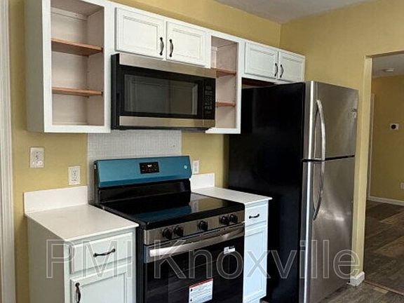 3rd image of 2340 Boxwood Ln