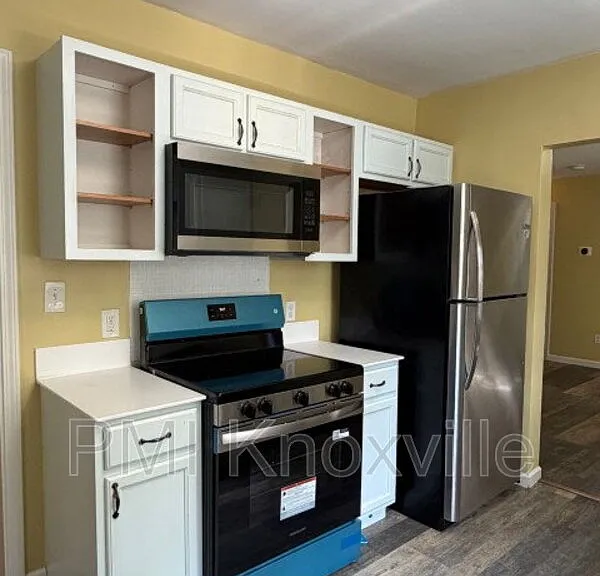 2340 Boxwood Ln — Photo 3