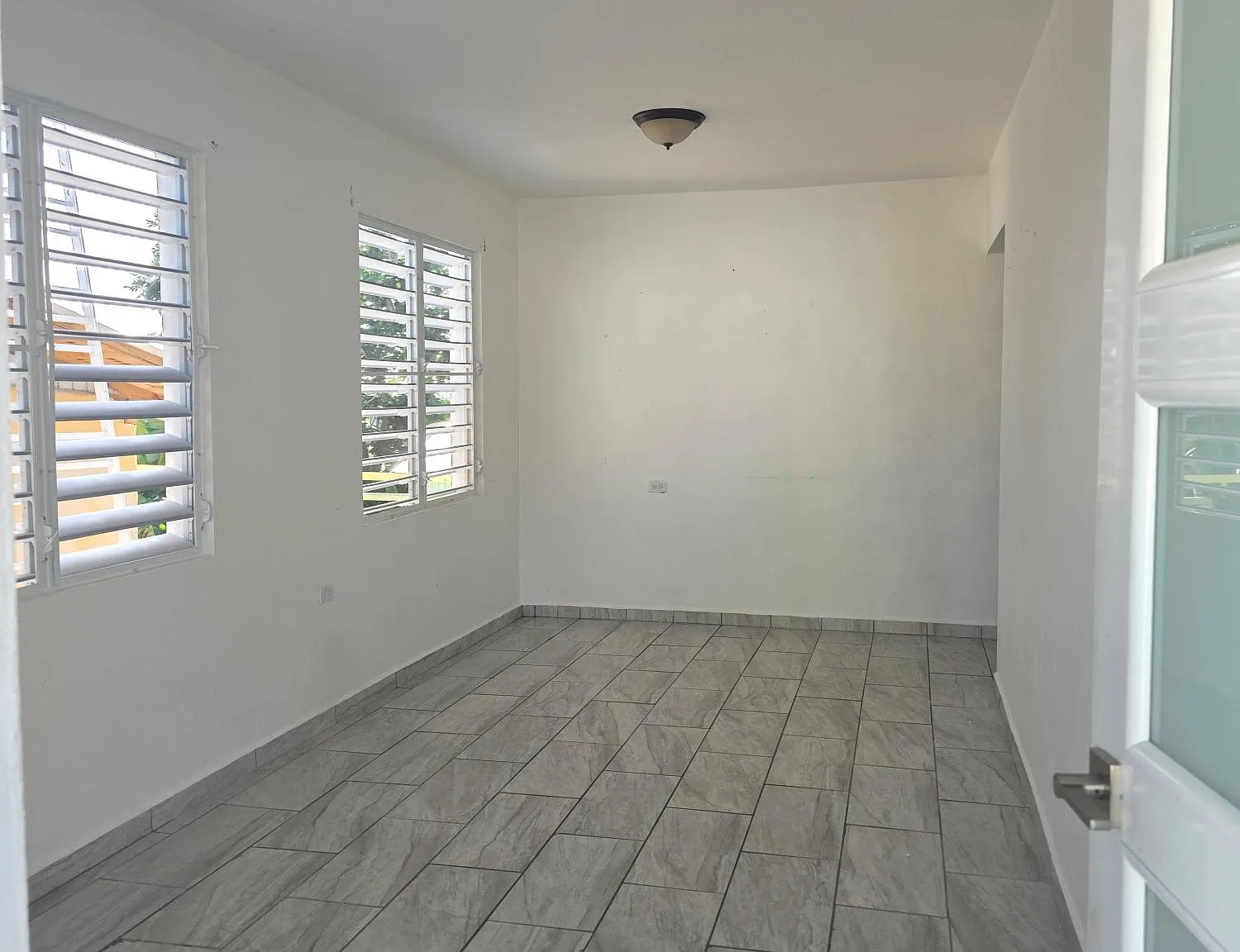 2 bed, 1.0 bath, 814 sqft, $800 — Photo 4