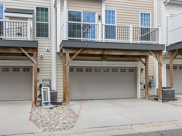 2794 Ashcombe Dr — Photo 45