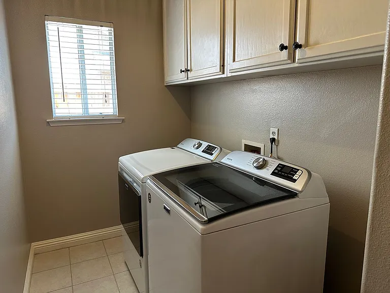 361 W Chennault Ave — Photo 12