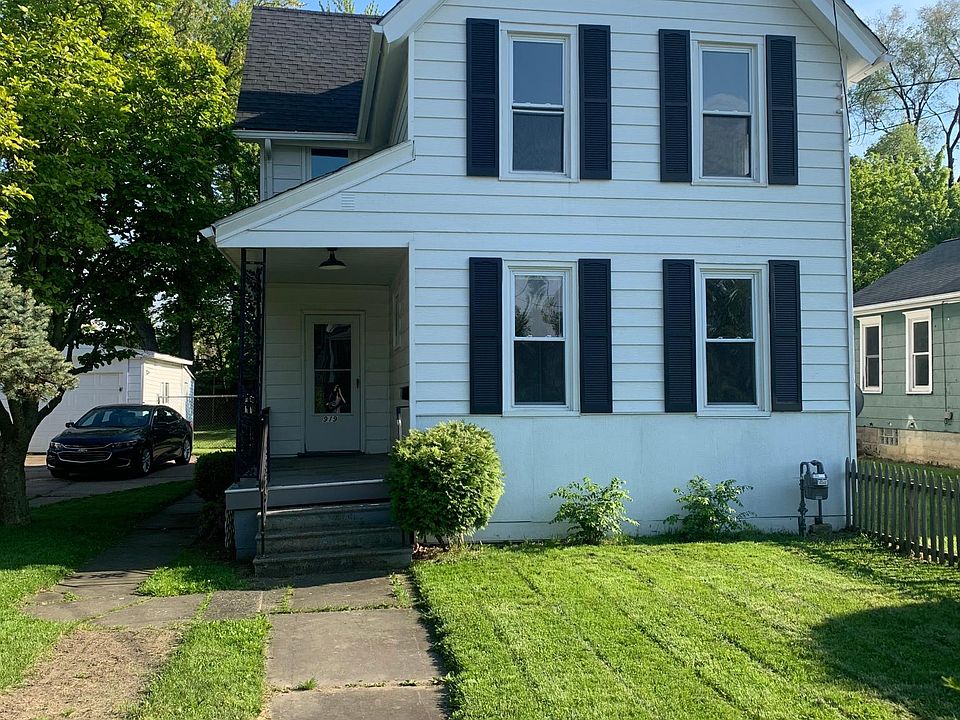 1st image of 919 W 22nd St