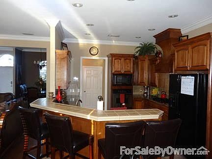 Open Kitchen
						:
						Stainless Appliances, Granite Countertops