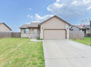 1411 E Berlin St, Haysville, KS 67060