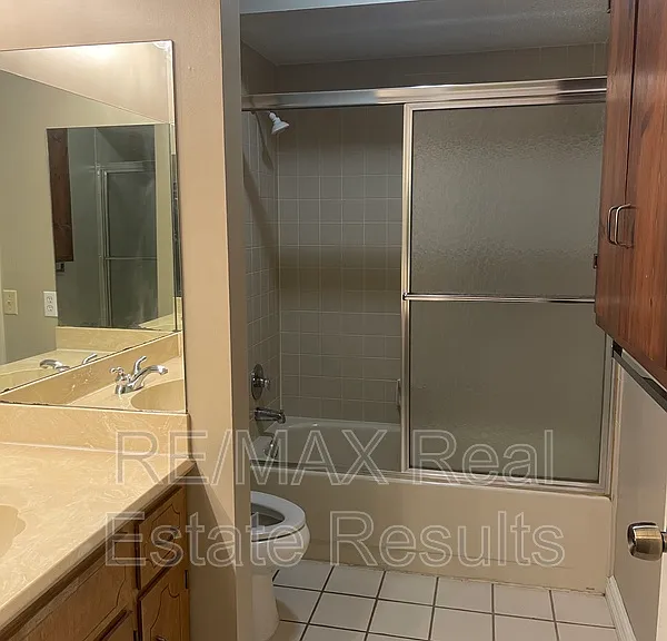 1810 Crouch St — Photo 14
