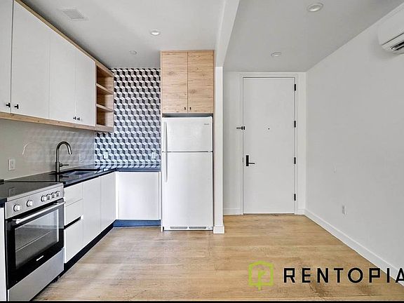 2nd image of 1875 Atlantic Ave #313P
