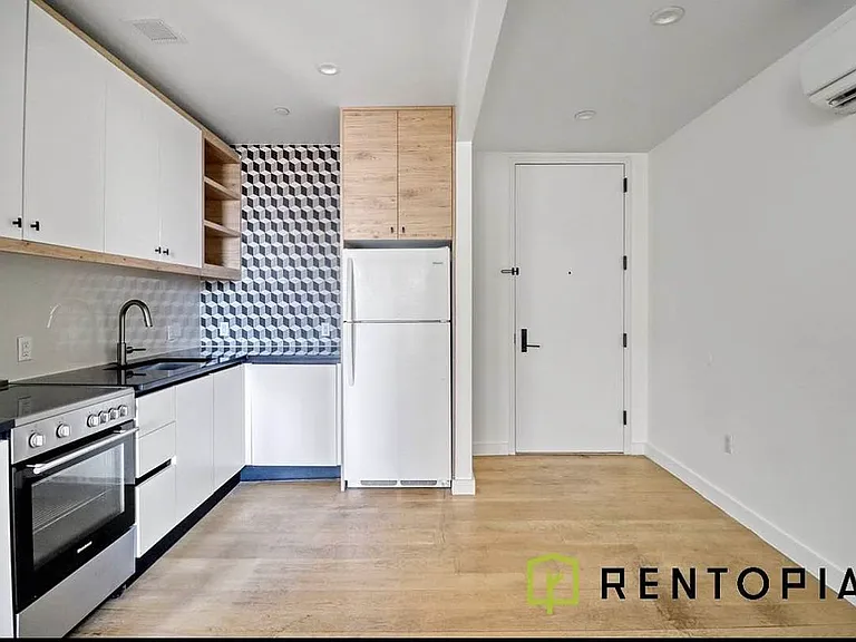 1875 Atlantic Ave #313P — Photo 2