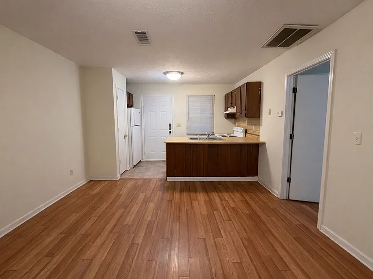 1170 Miller St #1 — Photo 8