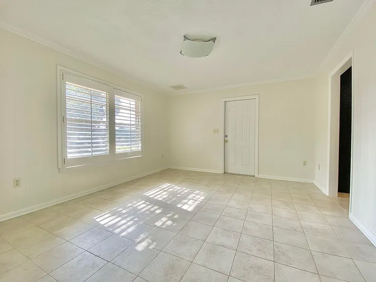 1211 Jaffa St — Photo 6