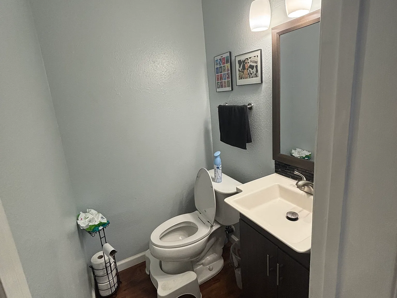 2124 Burton Dr — Photo 1